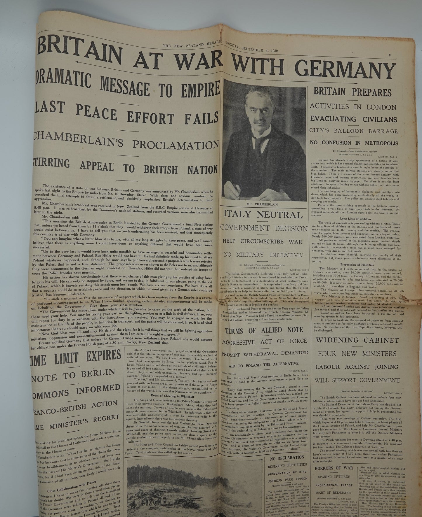 An important record of the outbreak of World War II.. Monday September 4 1939: BRITAIN AT WAR WITH GERMANY