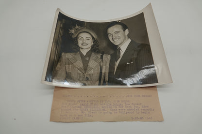 Scarce B&W Movie star photography.... 'David Niven Arrives in U.S. With Bride', 23 January 1948